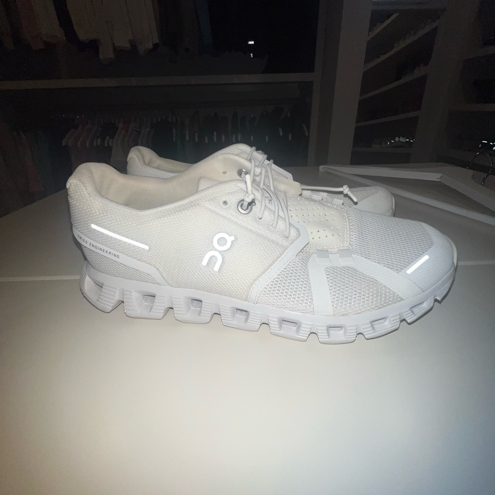 On Running size 8 shoes